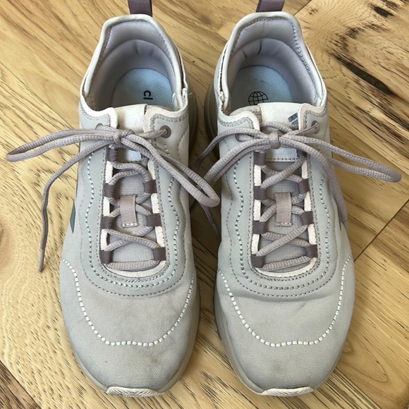 Used Adidas running shoes size 8 - Picture 2 of 7